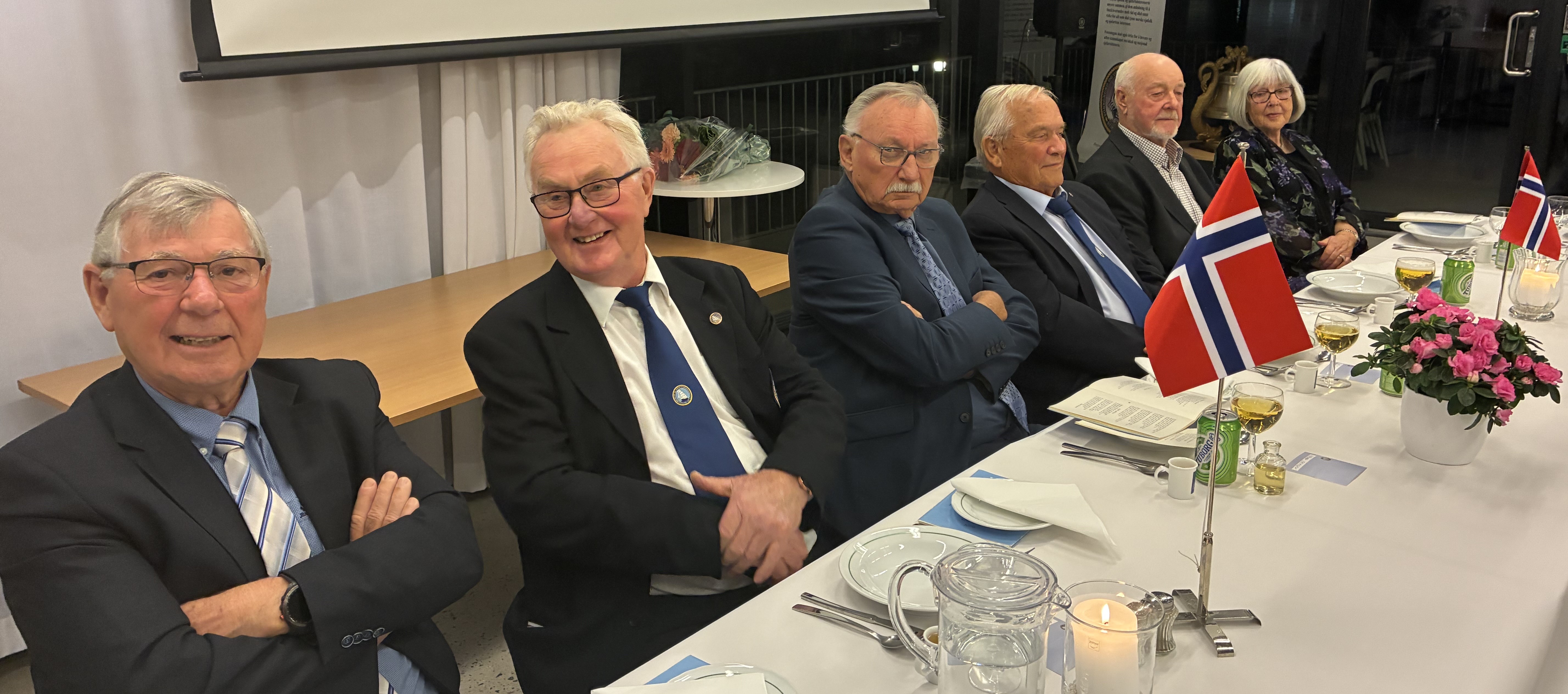 IMG 1399 bord mot vindu