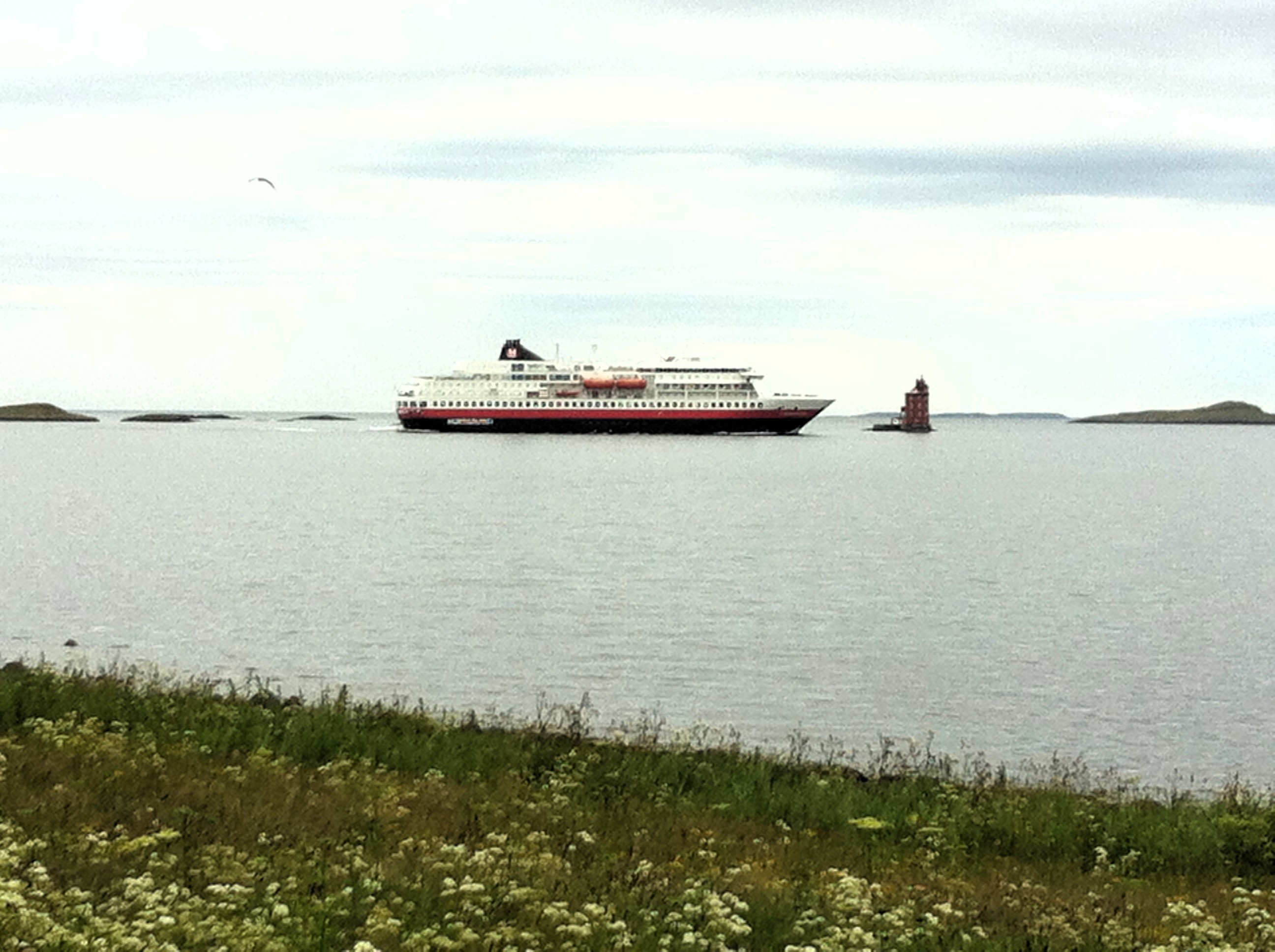 Hurtigruta kjeungen passering